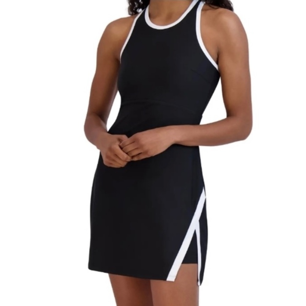 ❤️NWT Sage collective sport❤️ built in shorts, zipper back, blk, wht. PERFECT.
